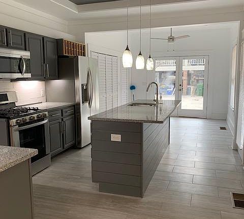 Kitchen and breakfast area