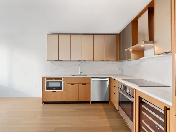 420 East 54th Street image 4 of 27