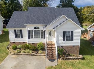 204 Mallard Creek Dr, Graham, NC 27253