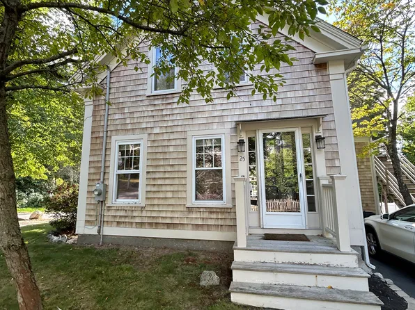 25 Chestnut St #1, Groveland, MA 01834