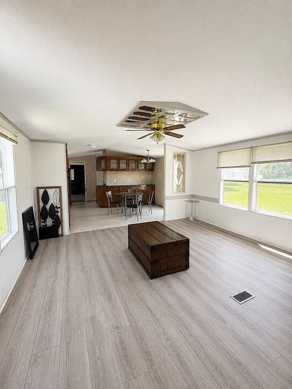 3 bed, 2.0 bath, 1216 sqft, $1,100 — Photo 2