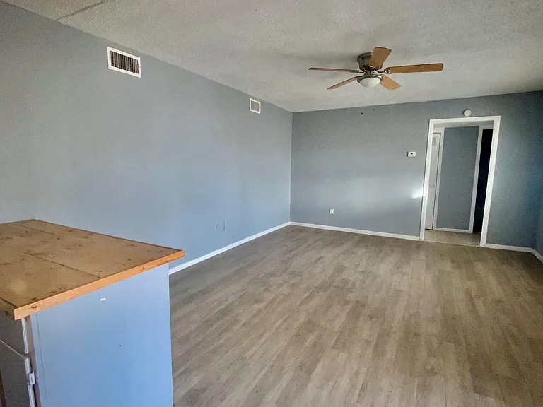2906 Cornell St — Photo 9