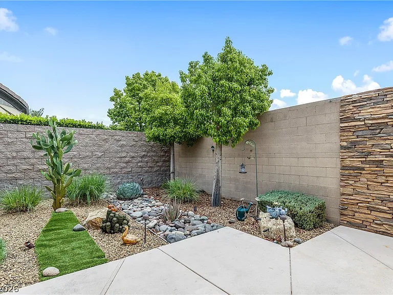2611 Savannah Springs Ave — Photo 36