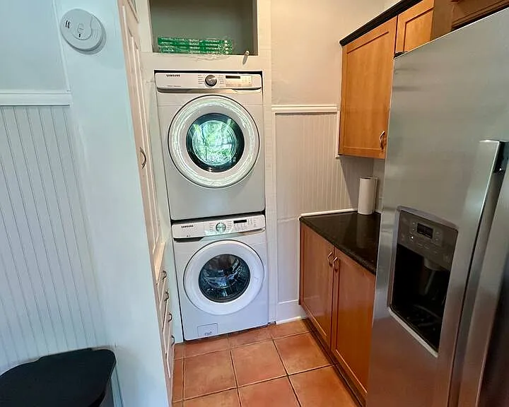 Full laundry in unit