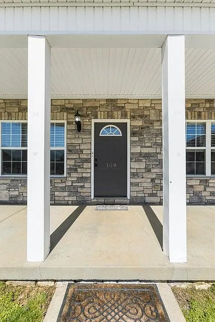 4 bed, 2.0 bath, 1615 sqft, $2,200 — Photo 4