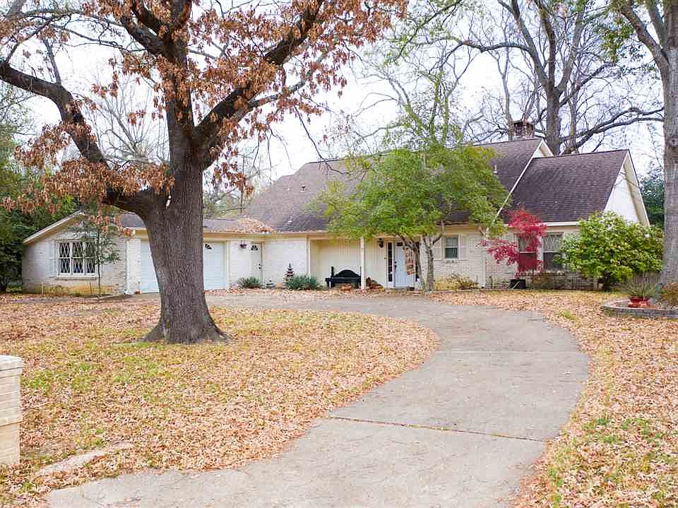 1st image of 7 Brownwood Dr