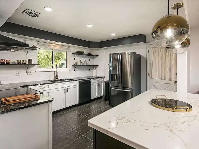 2711 S Lowell Blvd — Photo 4