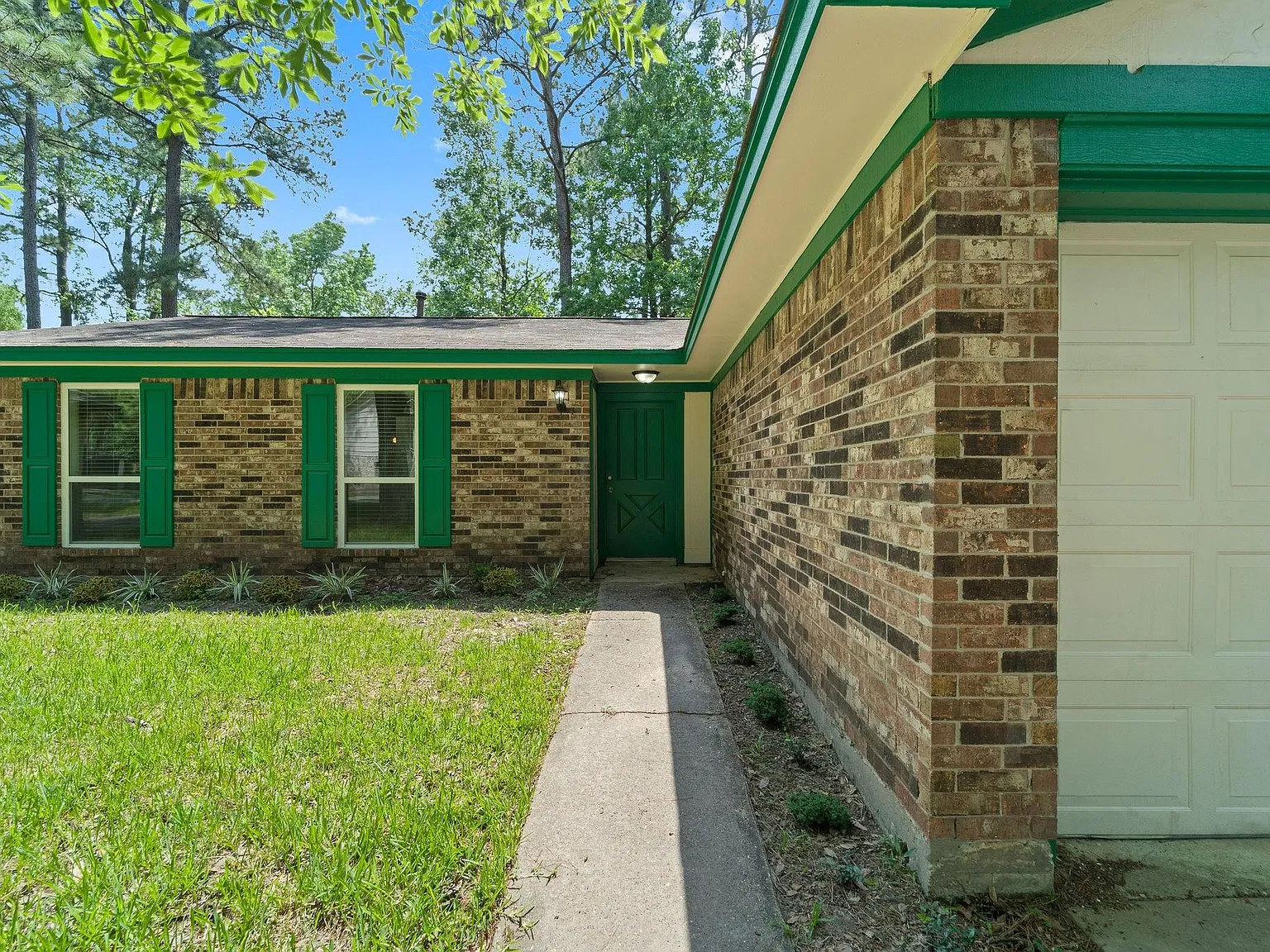 4 bed, 2.0 bath, 1527 sqft, $2,050 — Photo 3