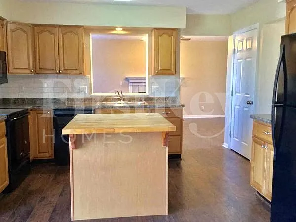 1616 Hastings Ct — Photo 9