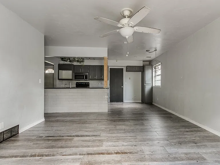 105 Paul Ave — Photo 9