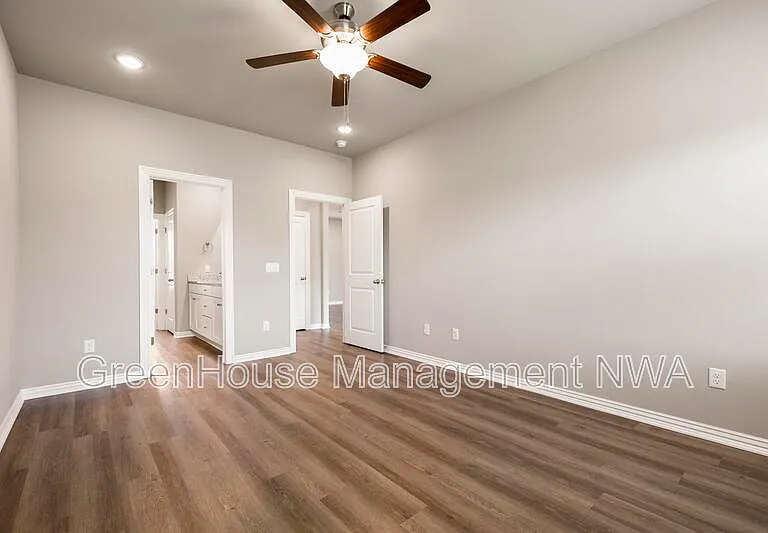 210 Williams Ct — Photo 9