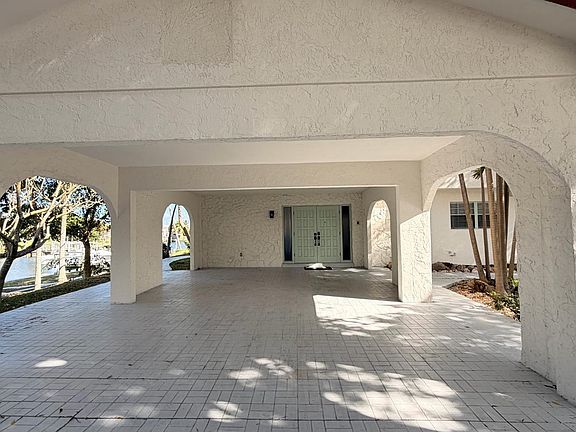 4th image of 2614 Amherst Ln
