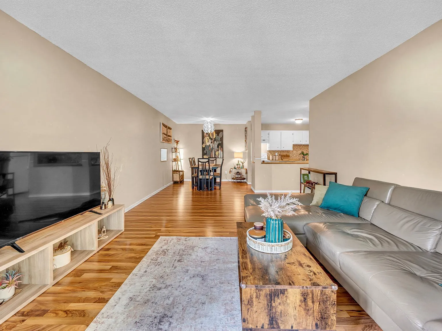 2 bed, 958 sqft, $2,000 — Photo 3
