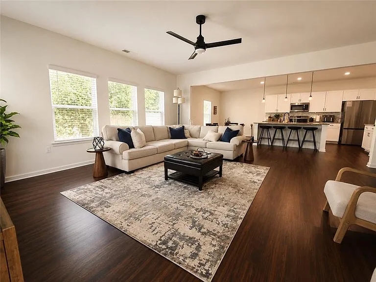2308 Hastings Manor Ln — Photo 5