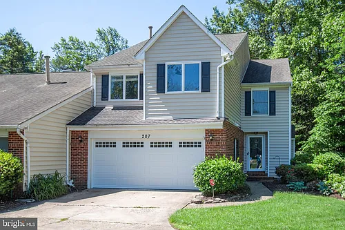 207 Southampton Ct Photo 1
