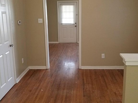 3rd image of 5722 1/2 Vickery Blvd #5722-1/2
