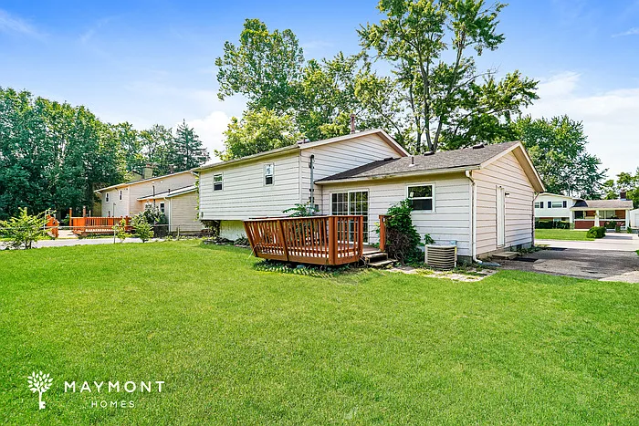 5090 Chipman Dr — Photo 3