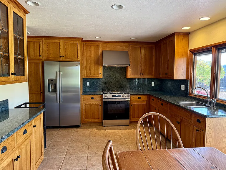 1998 Sumac Dr — Photo 18