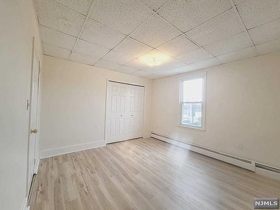 4th image of 455 Orient Way