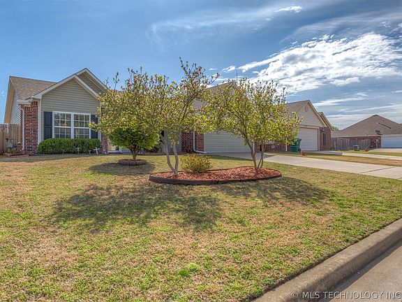 3rd image of 8989 S 257th East Pl