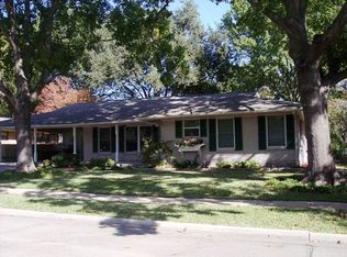 1210 Sunset Dr, Ennis, TX 75119
