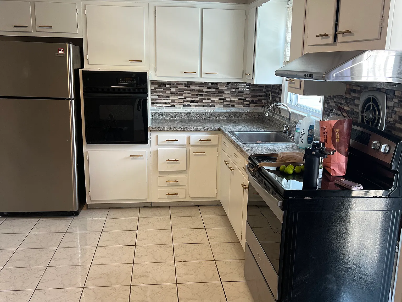 3 bed, 1200 sqft, $3,600 — Photo 1