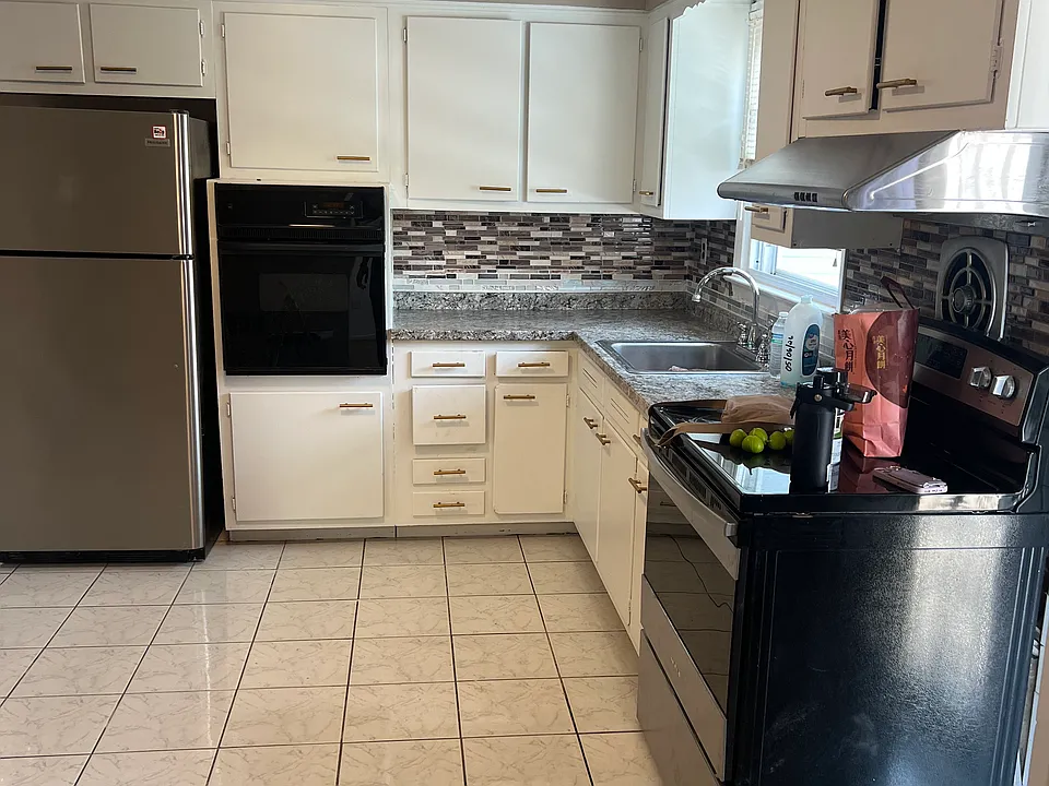48 Cherry Ln #1