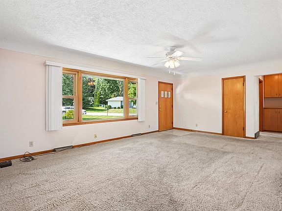 3rd image of 3236 Midway Dr