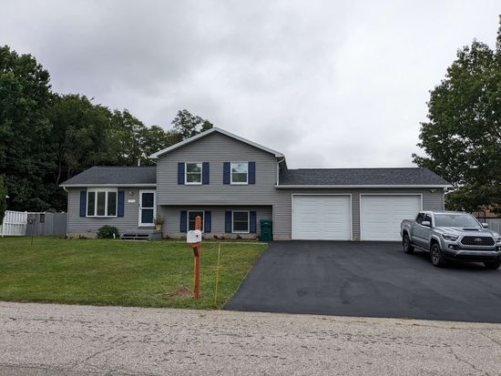 1950 Suzanne Dr, Erie, PA 16510