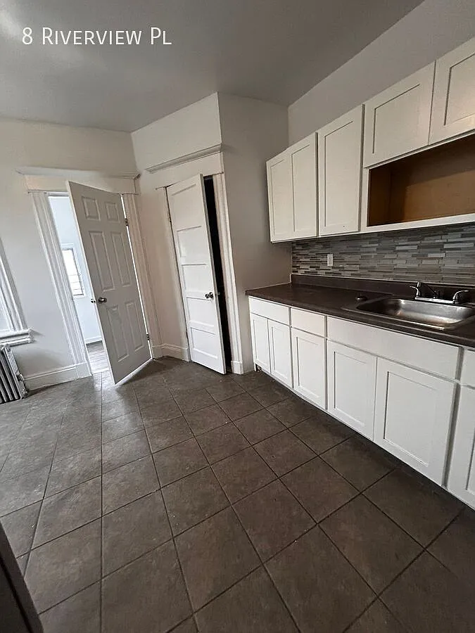 3 bed, $3,000 — Photo 1
