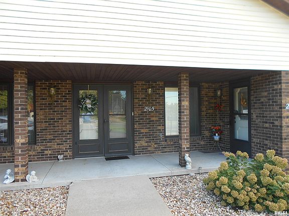 2nd image of 2105 Maple Ave