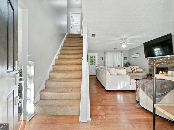 3rd image of 160 Azalea Dr