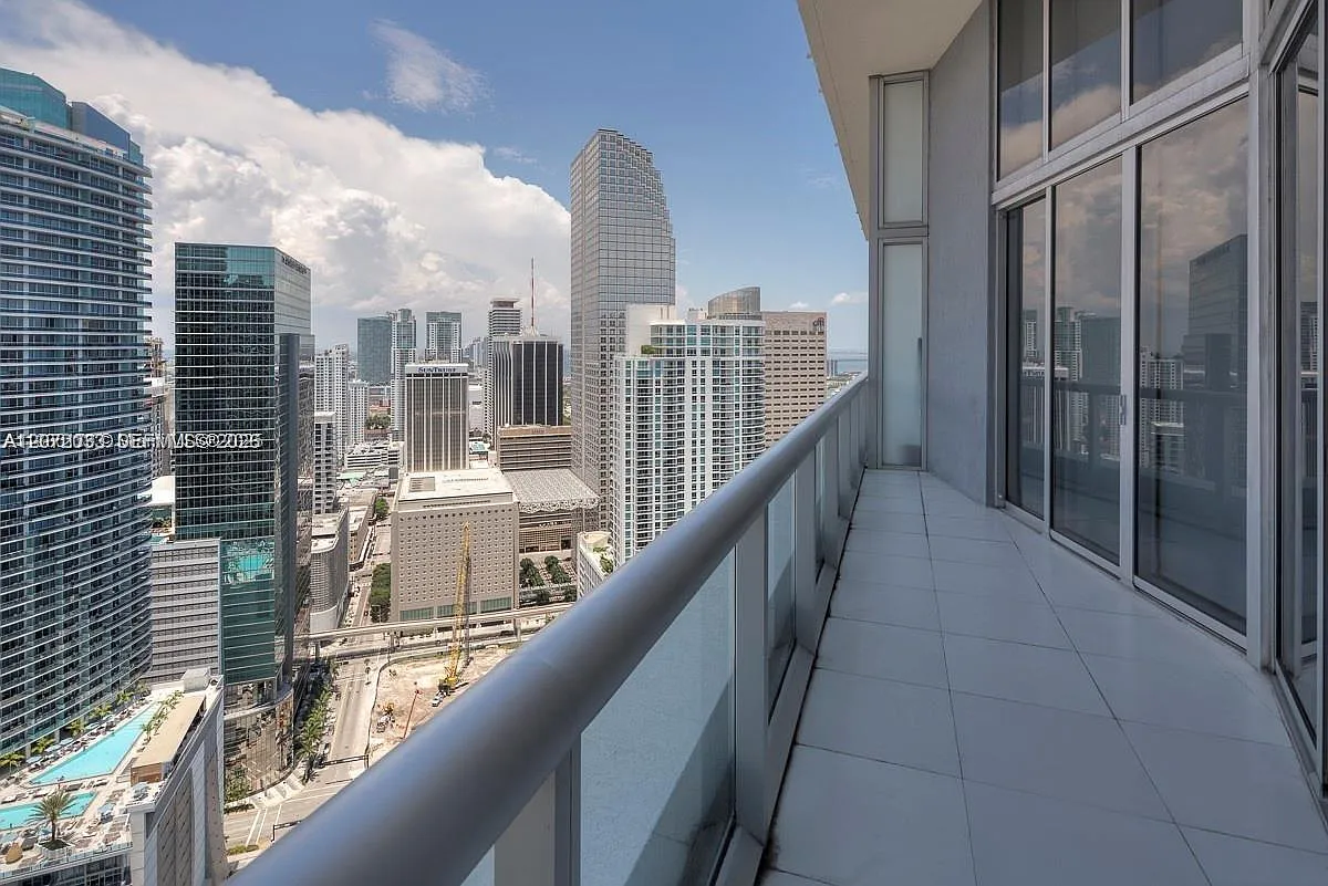 Iconbrickell Condo No 1 — Photo 2