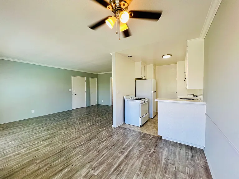 4475 Murietta Ave #18 — Photo 2