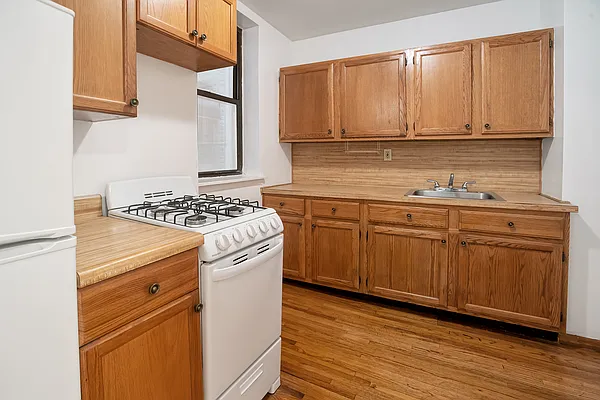 Rented by Douglas Elliman | media 17