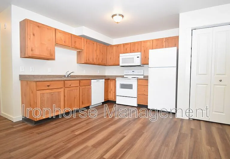 807 W Villard St #13 — Photo 5