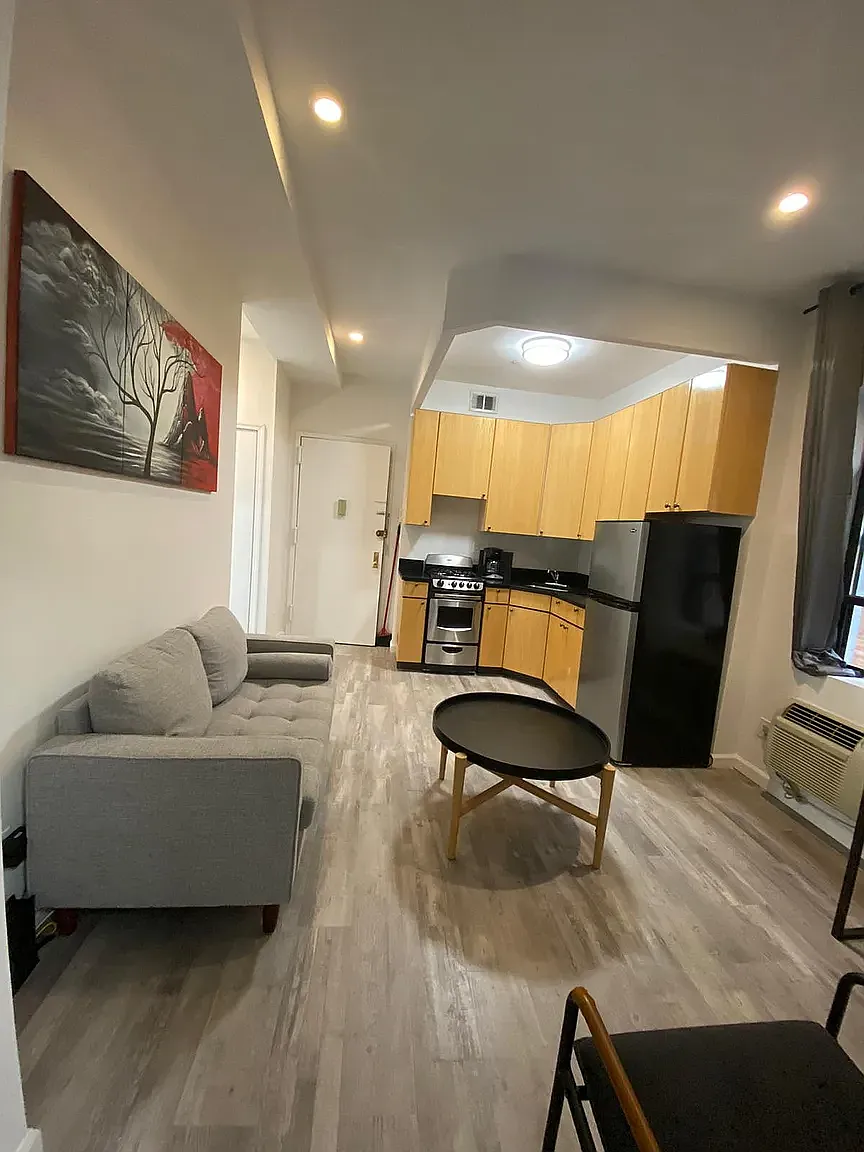 407 West 51st Street — Photo 2