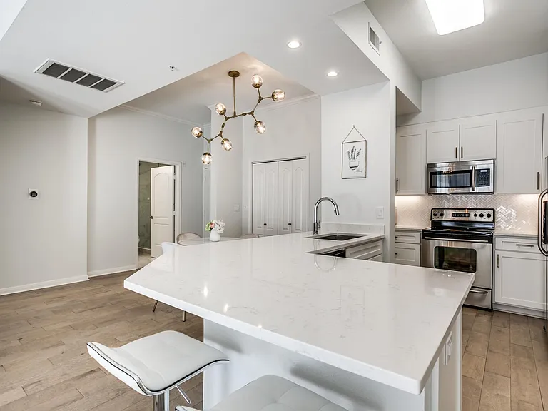 3225 Turtle Creek Blvd #220 — Photo 11