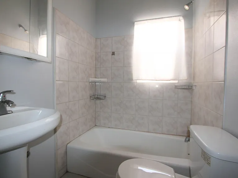 1153 E Appleton St — Photo 7