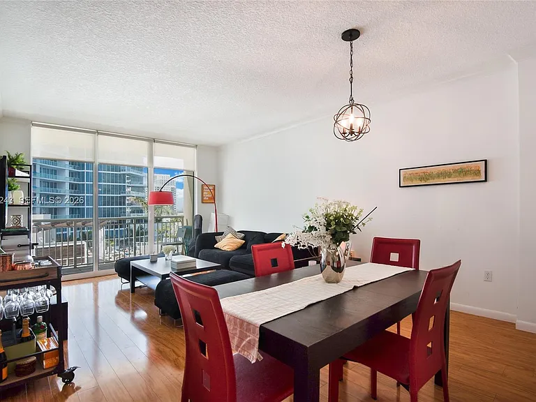 2000 N Bayshore Dr #626 — Photo 4