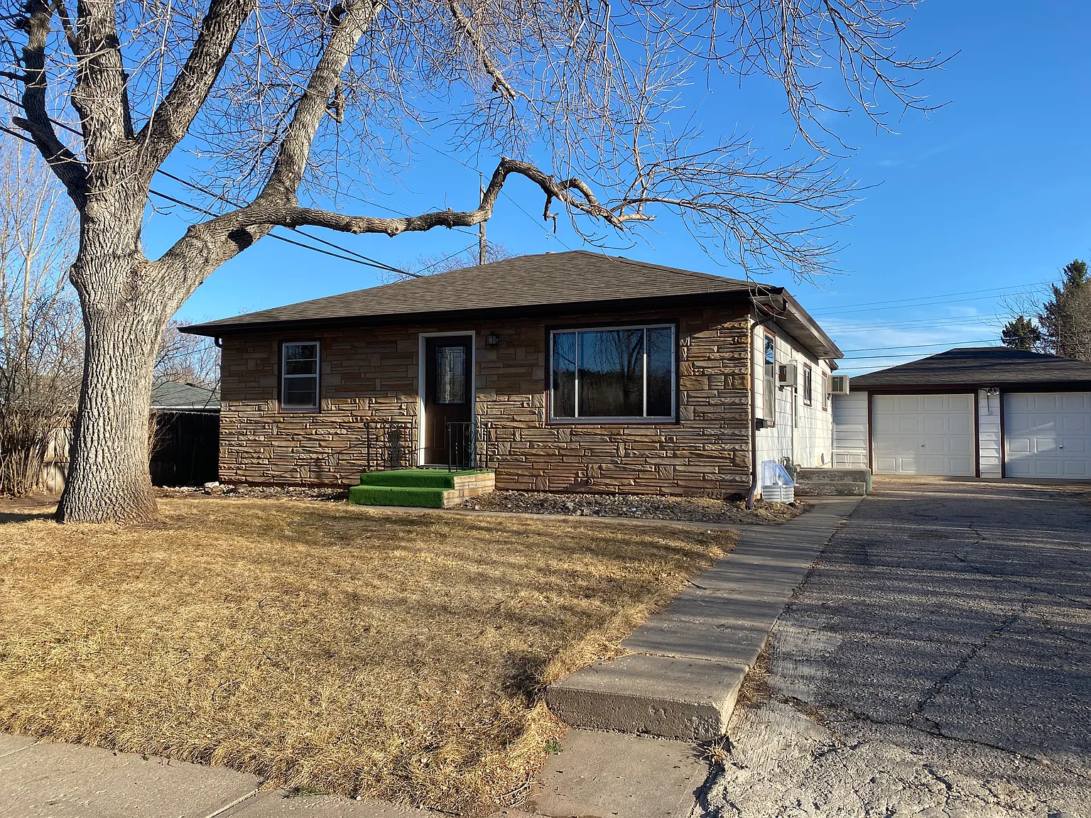 3 bed, 1140 sqft, $1,650 — Photo 1