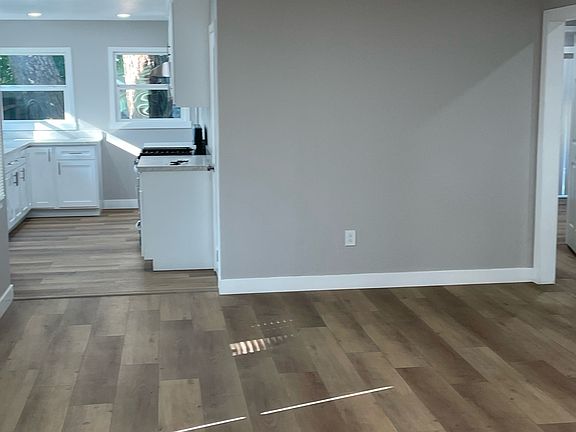 4th image of 3910 Park Pl