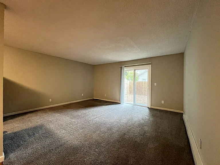 15827 NE Glisan St #5 — Photo 10
