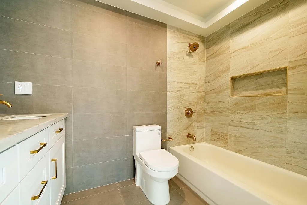 4 bed, 2400 sqft, $6,295 — Photo 3