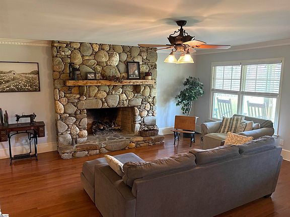 5th image of 557 Country Club Rd