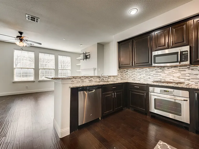 5745 Headquarters Dr — Photo 17