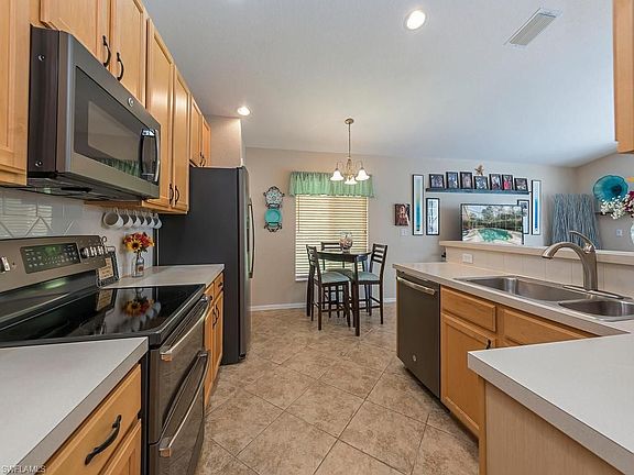 5th image of 7812 Stratford Dr