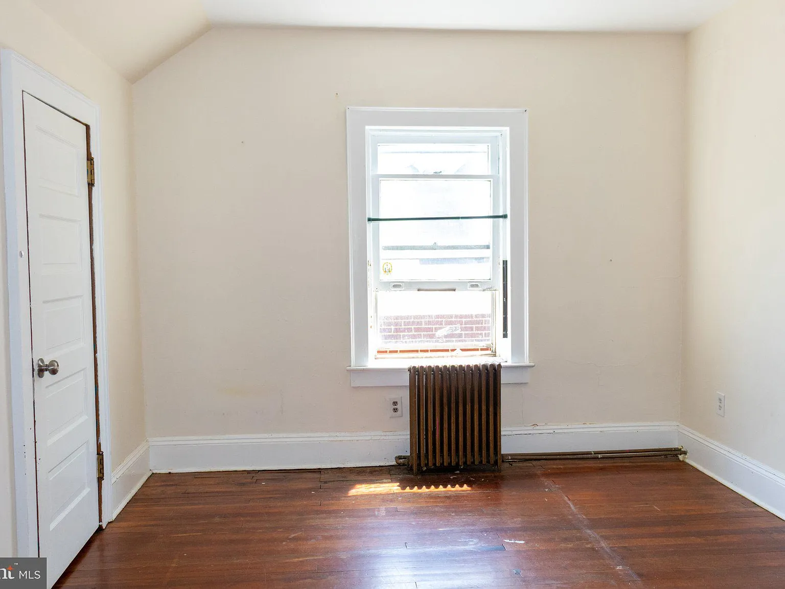 5 bed, 2.0 bath, 3086 sqft, $2,500 — Photo 3