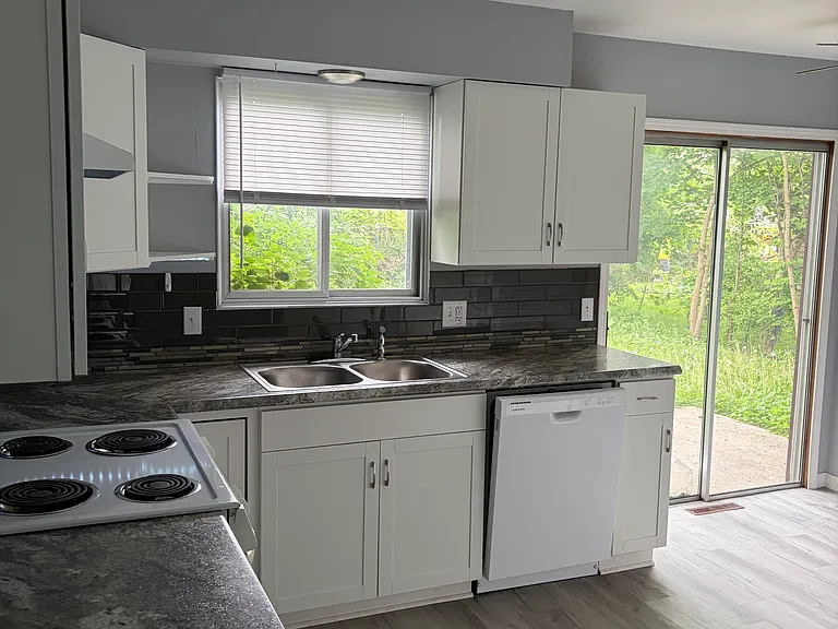 806 Hemlock St — Photo 1