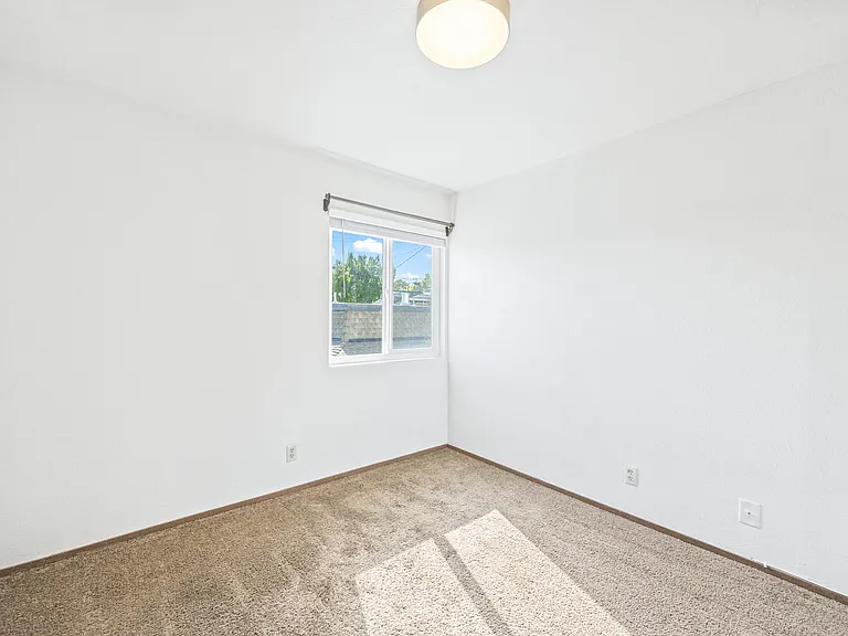 1609 B St #1 — Photo 15